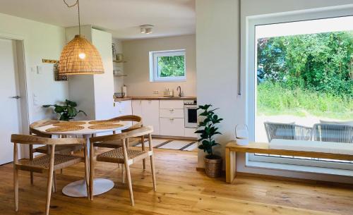 Christazhofen Apartment | Traumhafte & neu eingerichtete FeWo "Timeless" - dein Stilvoller Rückzugsort im Allgäu