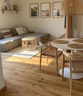 Christazhofen Apartment | Traumhafte & neu eingerichtete FeWo "Timeless" - dein Stilvoller Rückzugsort im Allgäu