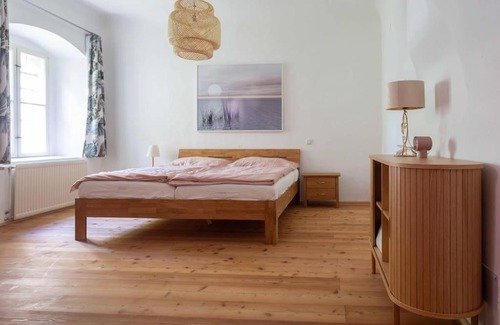 Melk Apartment | Family-Friendly Retreat for 6—Rated 9.7/10 by Guests