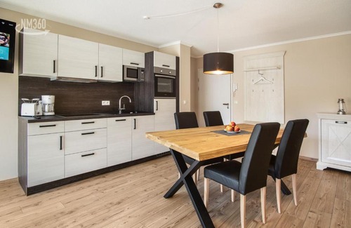 Monchgut-Granitz Apartment | Seaside Retreat: Odins Blick Wohnung 10 with Private Terrace