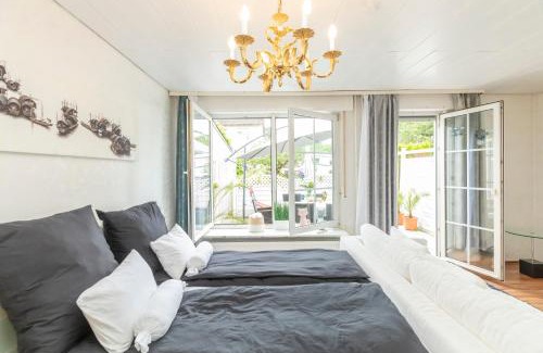 Dreieich House | Fantastic Coastal Retreat for Up to 10 Guests with Views