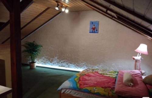 Dreieich House | Fantastic Coastal Retreat for Up to 10 Guests with Views