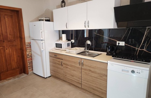 Kusadasi House | Cozy Retreat in the City, Steps from the Beach