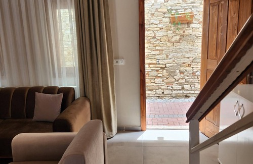 Kusadasi House | Cozy Retreat in the City, Steps from the Beach