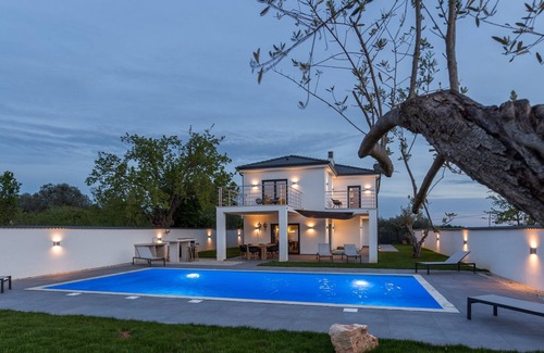 Radini House | Ocean View Villa with Private Pool for 8 Guests