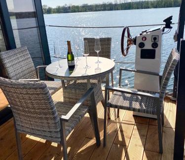 Bad Saarow Boat Rental | Discover TRAUMZEITBOOT on Scharmützelsee – Guest Rated 10/10