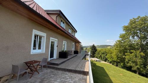 Bad Gleichenberg Apartment | Exceptional Trautes Quartier: Family-Friendly Retreat