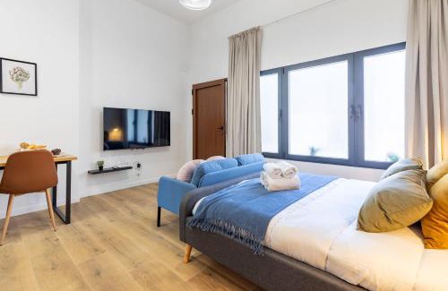 Safranar Apartment | Discover Travel Habitat Patraix Suite with Outdoor Terrace