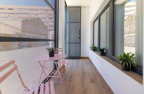 Safranar Apartment | Discover Travel Habitat Patraix Suite with Outdoor Terrace