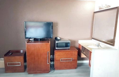 South Central Omaha Hotel | Budget-Friendly Travel Inn Omaha with Spa & Breakfast