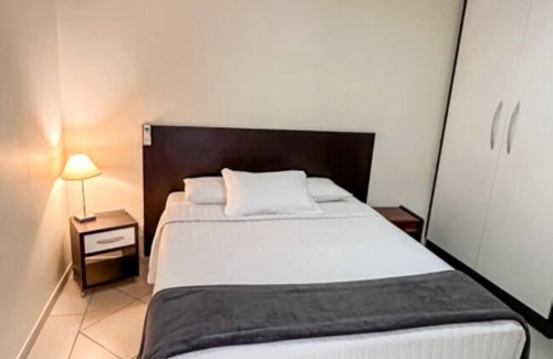 Jundiai Hotel | Budget-Friendly Travel Inn Saint Charles with Pool & Spa
