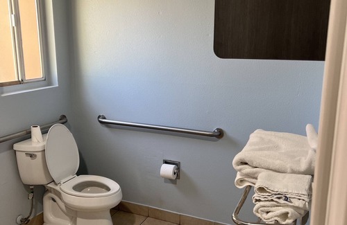 Gilroy Hotel | Inviting Travel Inn Gilroy: Family-Friendly with Breakfast