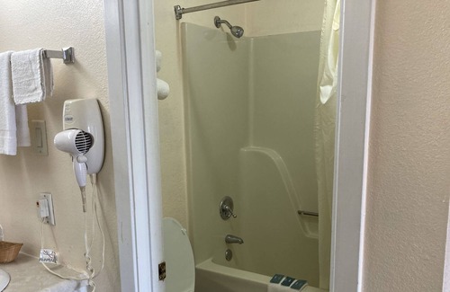 Hazen Hotel | Budget-Friendly Travel Inn Hazen with Two Double Beds
