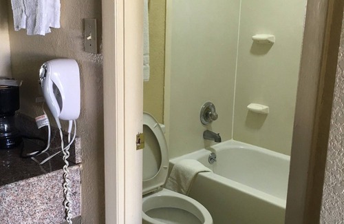 Lebanon Hotel | Budget-Friendly Travel Inn with Breakfast & Family Amenities