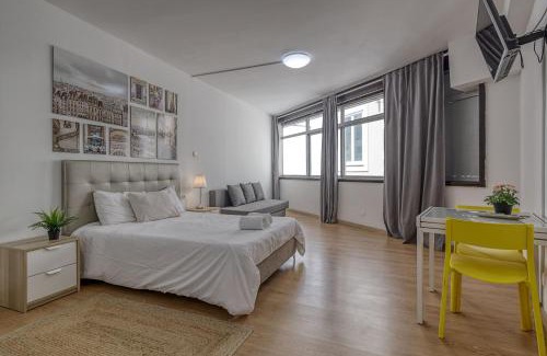 Centro / Baixa Apartment | Comfortable Stay at Travel & Live Aliados Apartment