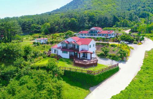 Irun-myeon House | Oceanfront Travel Sketch Pension - Guest Rated 9.1/10