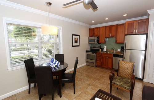 Bradenton Beach Hotel | Relaxing Beach Club at Anna Maria Island Resort by RVA