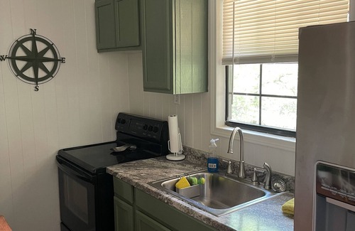 Marble Falls Cottage | Discover Traveler Creek Inn: A Woodland Retreat for All
