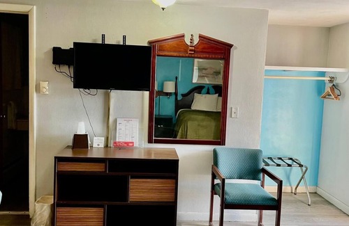 Olney Hotel | Convenient Traveler's Inn Motel with Breakfast & Family Rooms