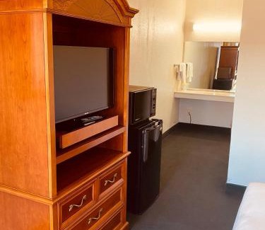 Scottsboro Hotel | Welcoming Traveler's Place Inn & Suites: Family-Friendly Stay