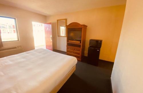 Scottsboro Hotel | Welcoming Traveler's Place Inn & Suites: Family-Friendly Stay