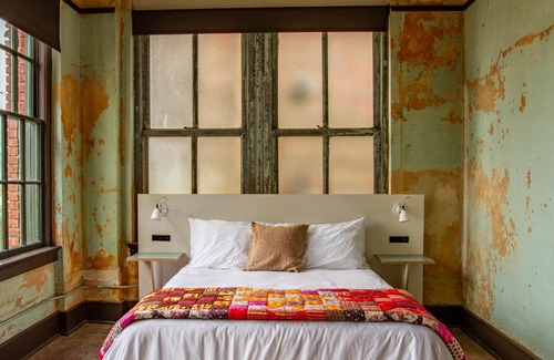 Clarksdale Hotel | Top-Rated Travelers Hotel with Family-Friendly Amenities