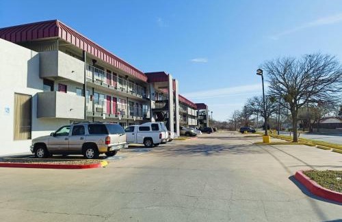 Wichita Falls Hotel | Budget-Friendly Red Roof Inn Wichita Falls with Pet Amenities