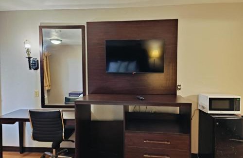 Wichita Falls Hotel | Budget-Friendly Red Roof Inn Wichita Falls with Pet Amenities