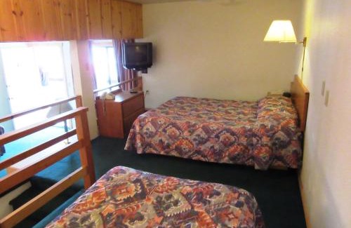 West Yellowstone Hotel | Traveler's Lodge: Family-Friendly Comfort Awaits