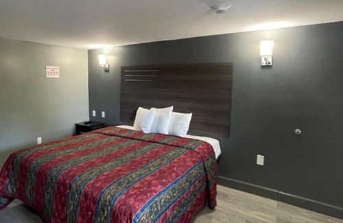 Forestdale Hotel | Travelers Rest Motel