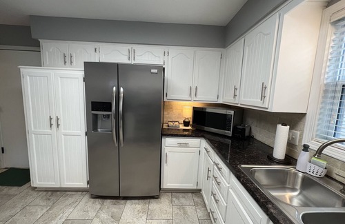Springfield House | Tranquil Getaway with Breakfast and Family-Friendly Amenities
