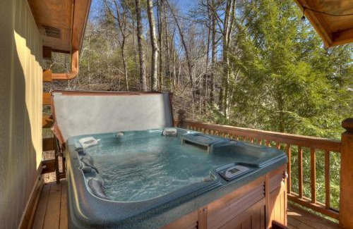 Hidden Lake House | Relaxing Cabin with Hot Tub & Breathtaking Mountain Views