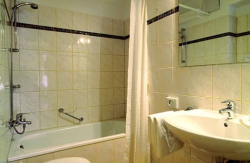 Lubeck City Centre Hotel | Discover Comfort at Traveller Hotel Lübeck - 8/10 Rated