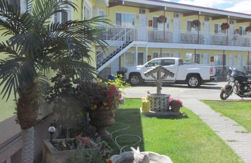 East Kootenay Hotel | Budget-Friendly Stay at Travellers Motel - Pet Friendly and Cozy