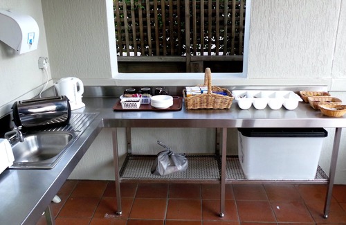 Mayfield West Hotel | Budget-Friendly Stay at Travellers Motor Village with Breakfast