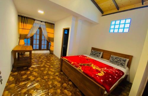 Nuwara Eliya Hotel | Cozy Travellers Nest Inn with Oceanfront Dining & Views