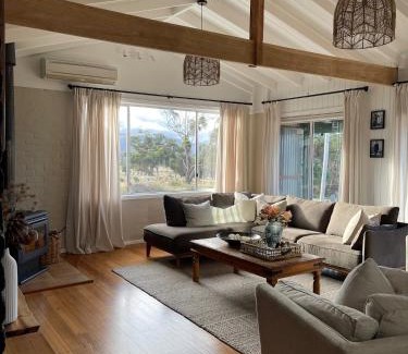 Bicheno House | Unforgettable Stay at Travellers Rest Bicheno - Rated 9.9/10