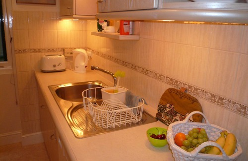 West Kensington Apartment | Cozy Retreat in West Kensington with Private Kitchen