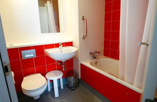 Poblenou Hotel | Discover Travelodge Barcelona Poblenou: Pet-Friendly Comfort