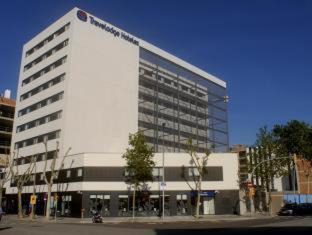 Poblenou Hotel | Discover Travelodge Barcelona Poblenou: Pet-Friendly Comfort