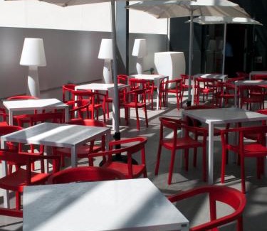 Poblenou Hotel | Discover Travelodge Barcelona Poblenou: Pet-Friendly Comfort
