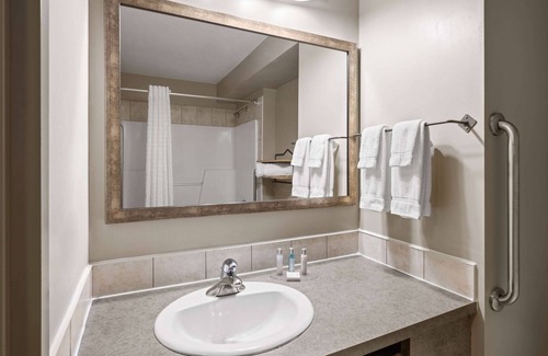Fort McMurray Hotel | Convenient Travelodge by Wyndham Fort McMurray Awaits You