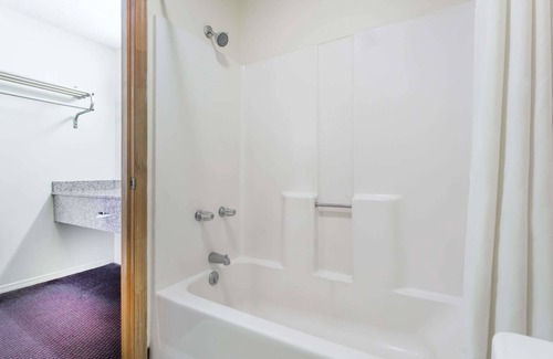 Cordele Hotel | Eco-Friendly Travelodge by Wyndham Cordele with Breakfast