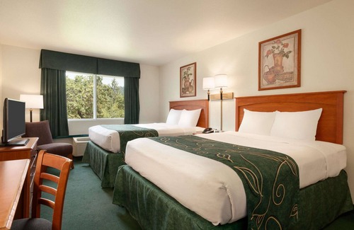 Dunsmuir Hotel | Enjoy Family-Friendly Comfort at Travelodge by Wyndham Dunsmuir