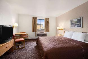 Elko Hotel | Budget-Friendly Travelodge by Wyndham Elko NV with Breakfast