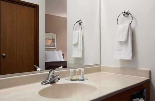 Elko Hotel | Relaxing Stay at Travelodge by Wyndham Elko NV