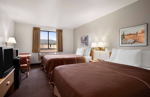 Elko Hotel | Relaxing Stay at Travelodge by Wyndham Elko NV