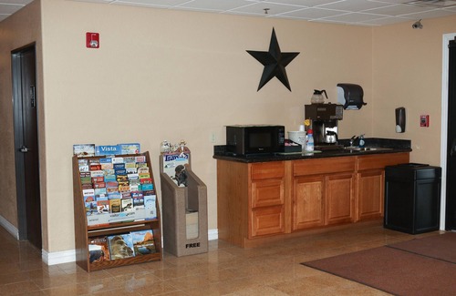 Gillette Hotel | Comfortable Stay at Travelodge by Wyndham Gillette with Breakfast
