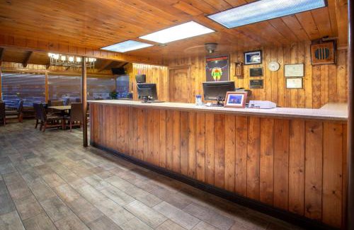 Hawthorne Hotel | Relax at Travelodge by Wyndham Hawthorne: Pet-Friendly Retreat