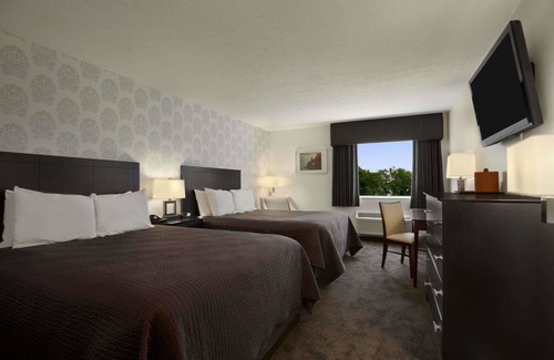 Hubbard Hotel | Guest Rated: Travelodge by Wyndham Hubbard, OH with Spa & Dining